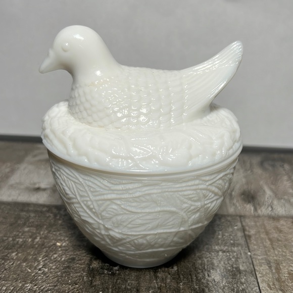 Avon Accents Vintage Avon Chicken Hen On Nest Milk Glass Covered
